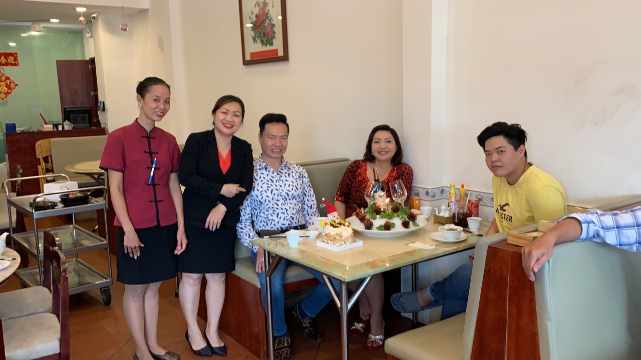 Sinh nhật khách hàng Bích Hiền tại Nhà Hàng Hải hoàng Bình Tân